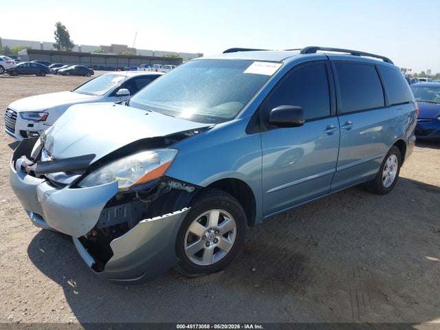 Toyota Sienna Le