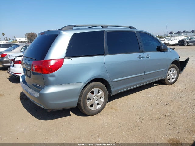 Toyota Sienna Le