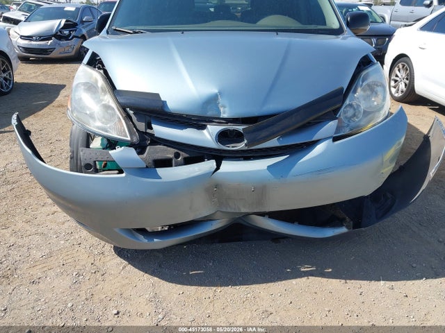 Toyota Sienna Le