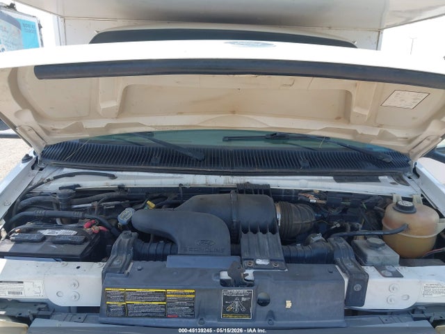Ford E-450 Standard