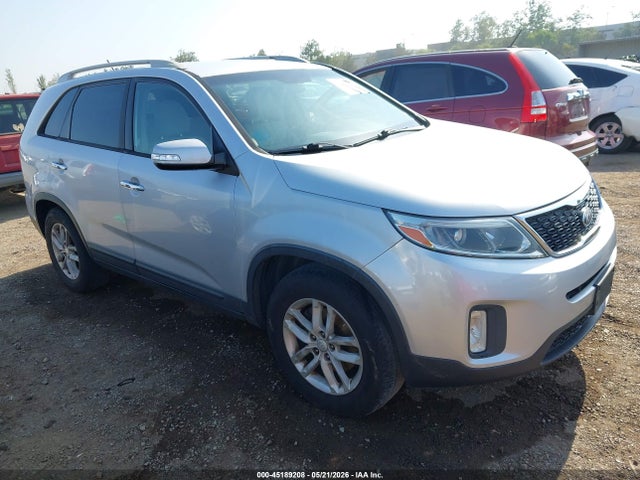 Salvage Kia Sorento Image