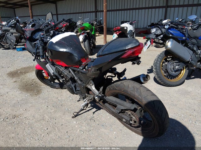 Kawasaki Ex300 B