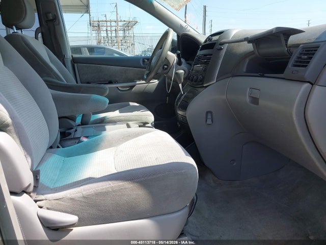 Toyota Sienna Le