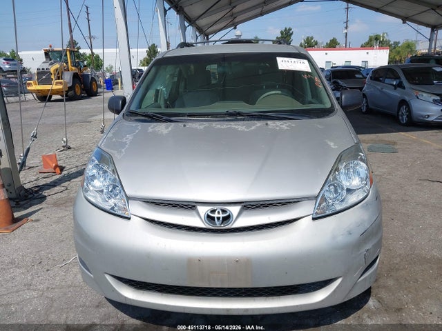 Toyota Sienna Le