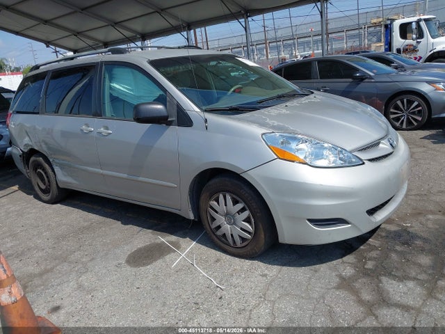 Salvage Toyota Sienna Image