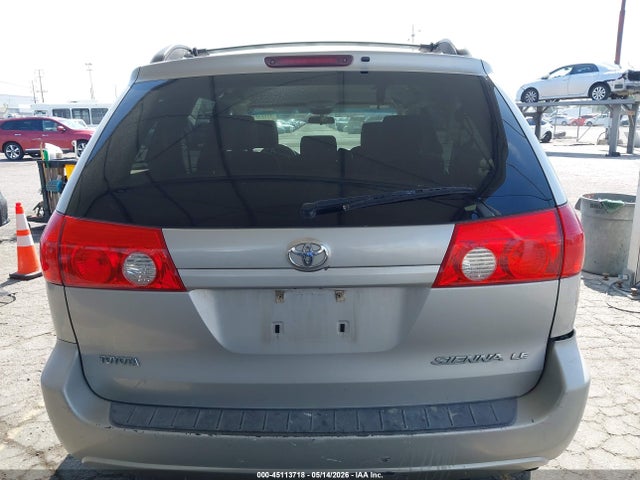 Toyota Sienna Le