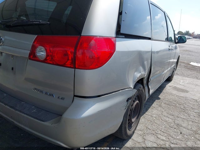 Toyota Sienna Le