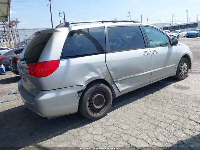 Toyota Sienna Le