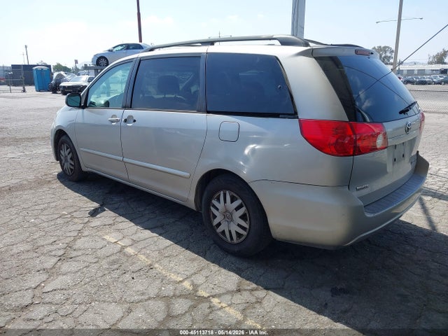 Toyota Sienna Le