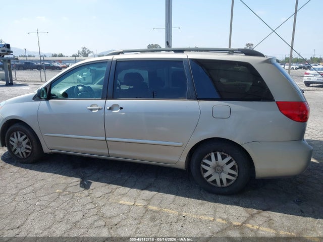 Toyota Sienna Le
