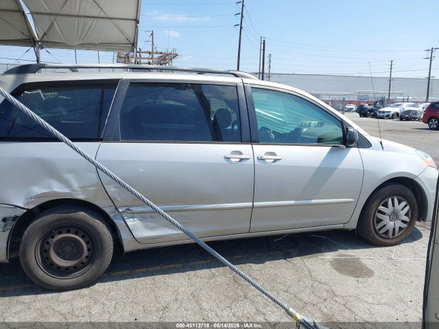 Toyota Sienna Le