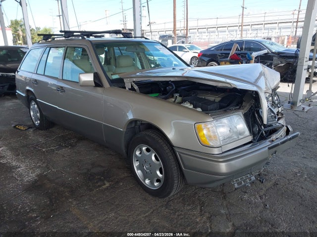 Salvage Mercedes-Benz E-Class Image