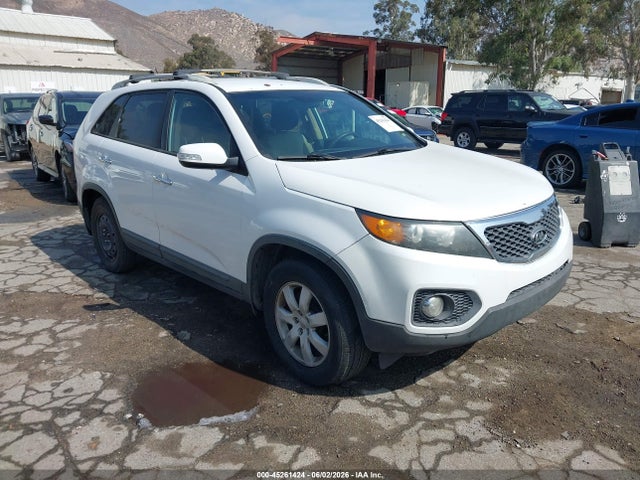 Salvage Kia Sorento Image