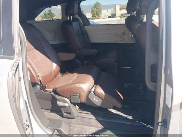 Toyota Sienna Platinum