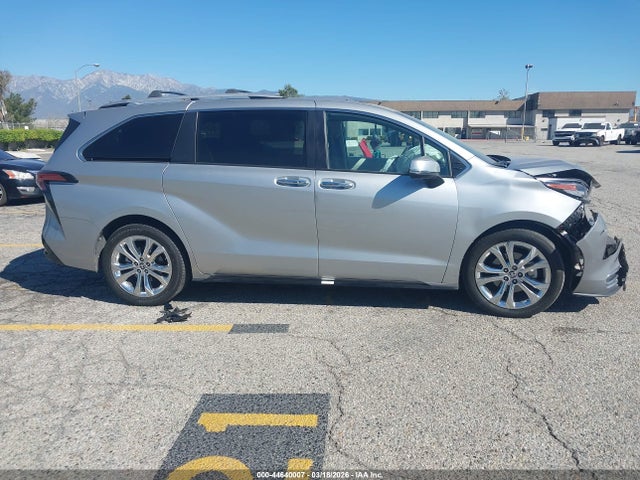 Toyota Sienna Platinum