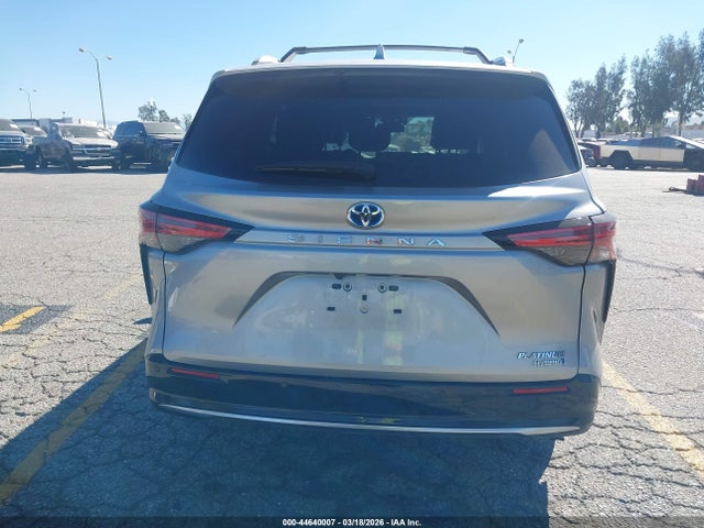Toyota Sienna Platinum