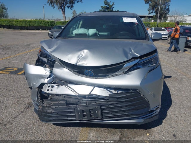 Toyota Sienna Platinum