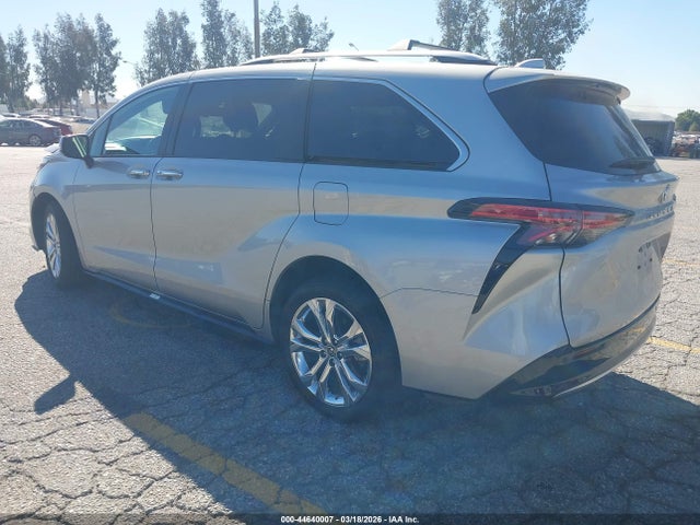 Toyota Sienna Platinum