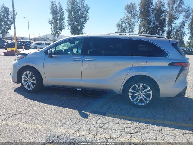 Toyota Sienna Platinum