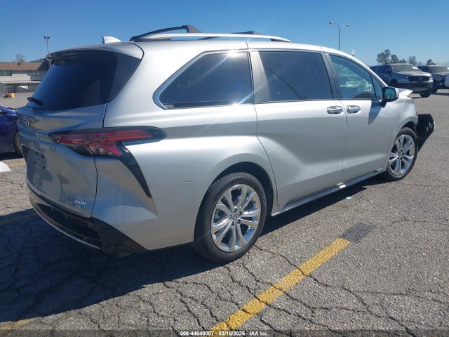 Toyota Sienna Platinum