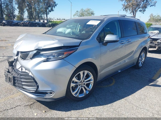 Toyota Sienna Platinum