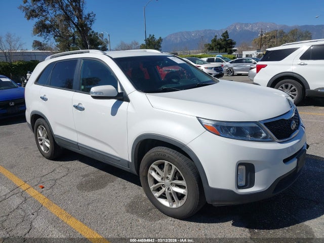 Salvage Kia Sorento Image