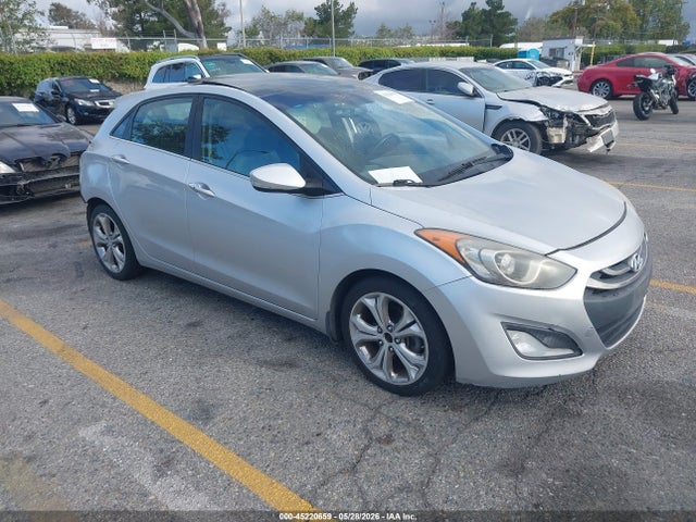 Salvage Hyundai ELANTRA Image