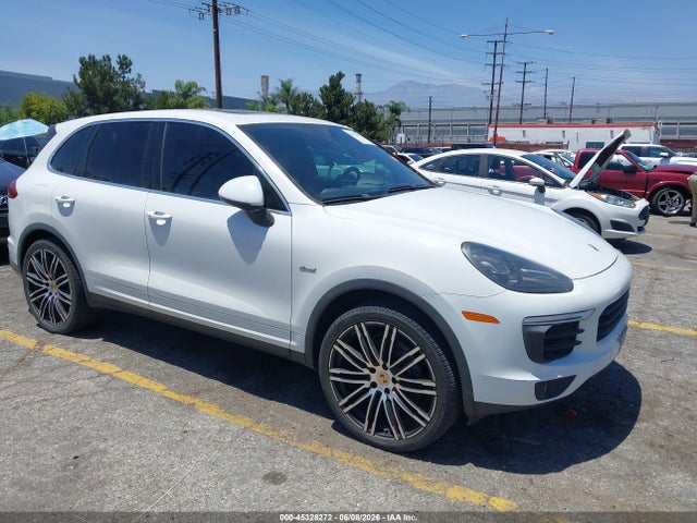 Salvage Porsche Cayenne Image