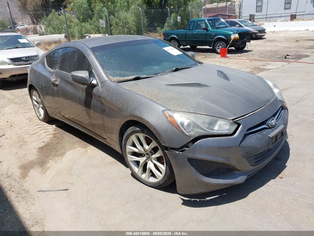 Salvage Hyundai Genesis Image