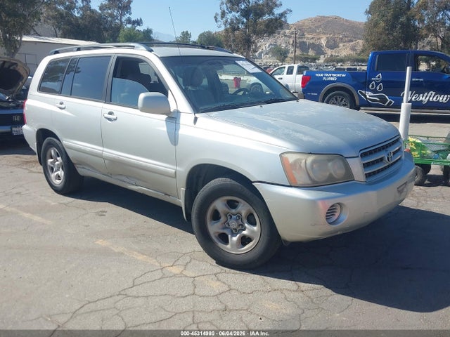 Salvage Toyota Highlander Image