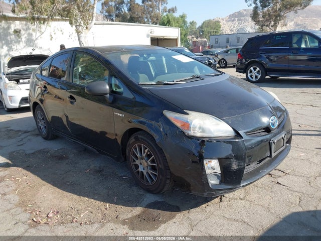Salvage Toyota Prius Image