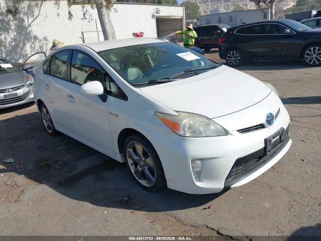 Salvage Toyota Prius Image