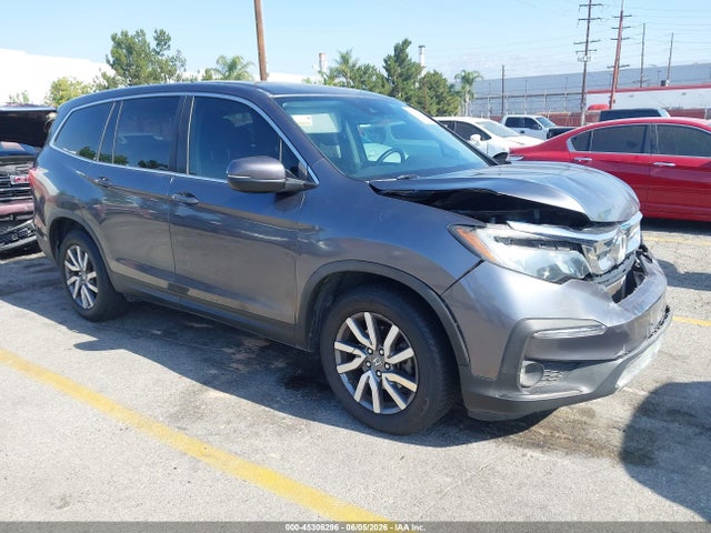 Salvage Honda Pilot Image