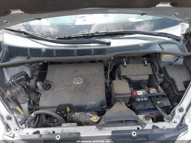 Toyota Sienna Le V6 8 Passenger