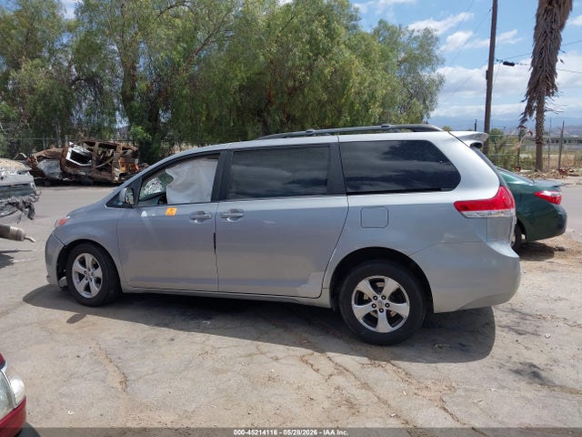 Toyota Sienna Le V6 8 Passenger