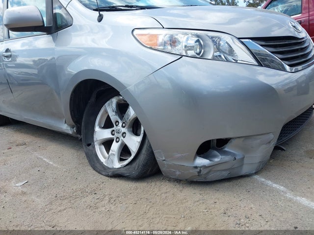 Toyota Sienna Le V6 8 Passenger