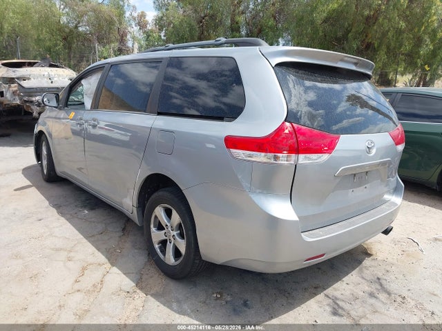 Toyota Sienna Le V6 8 Passenger