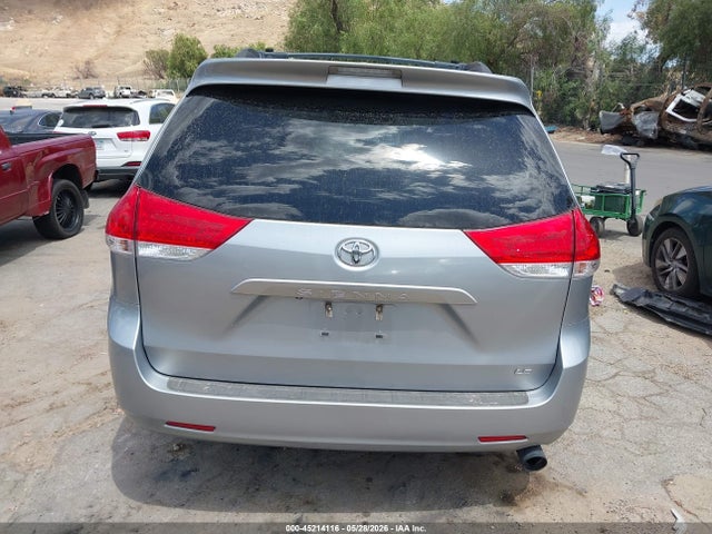 Toyota Sienna Le V6 8 Passenger