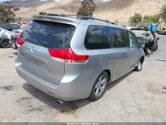 Toyota Sienna Le V6 8 Passenger