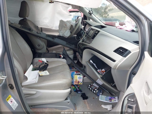 Toyota Sienna Le V6 8 Passenger