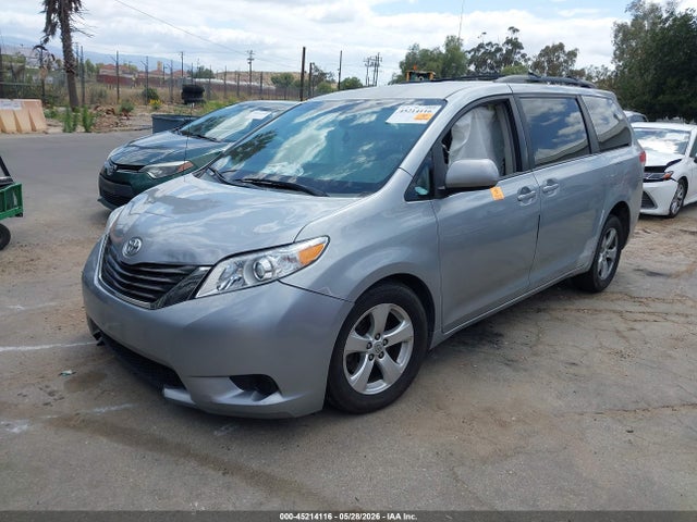 Toyota Sienna Le V6 8 Passenger