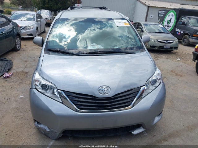 Toyota Sienna Le V6 8 Passenger