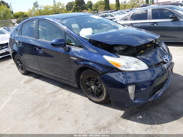 Salvage Toyota Prius Image