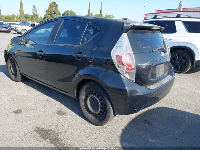 Toyota Prius c Three