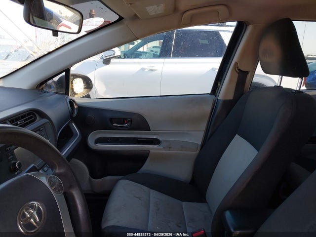 Toyota Prius c Three