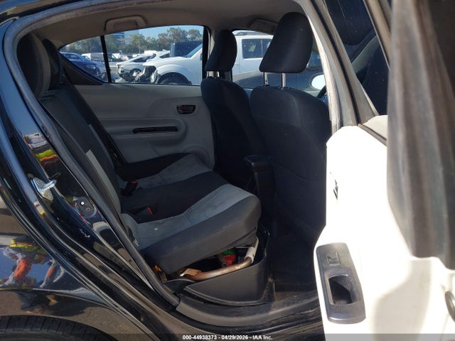 Toyota Prius c Three