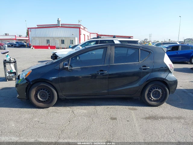 Toyota Prius c Three