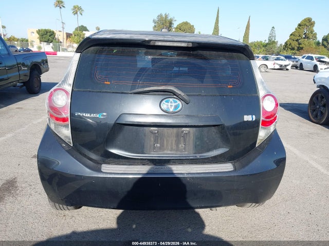 Toyota Prius c Three