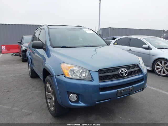 Salvage Toyota RAV4 Image