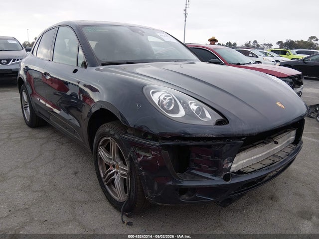 Salvage Porsche Macan Image